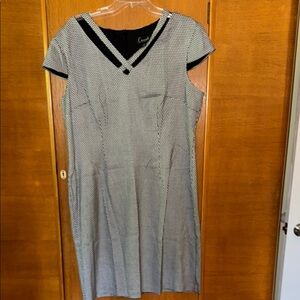 4/$9 Dress w/Cap Sleeves Bundle w 4/9 items & you will be sent $9 offer.
